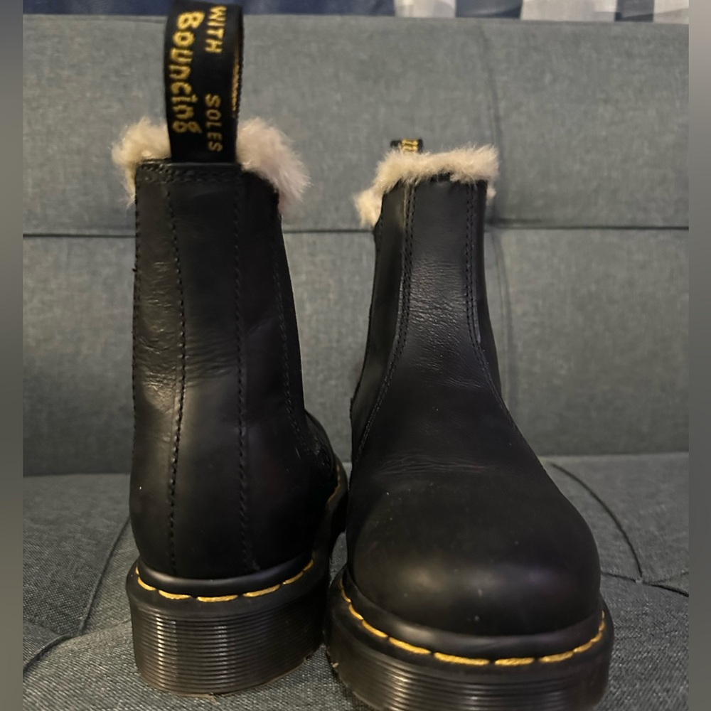 2976 Women’s Faux Fur Lined Chelsea Boots Dr.Martens